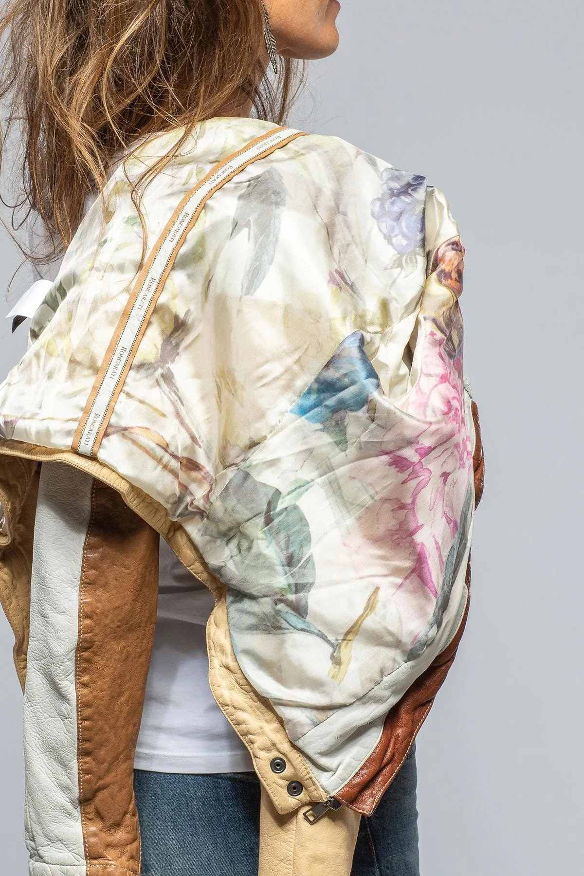 Vespa Jkt In Beige, White, Chocolate