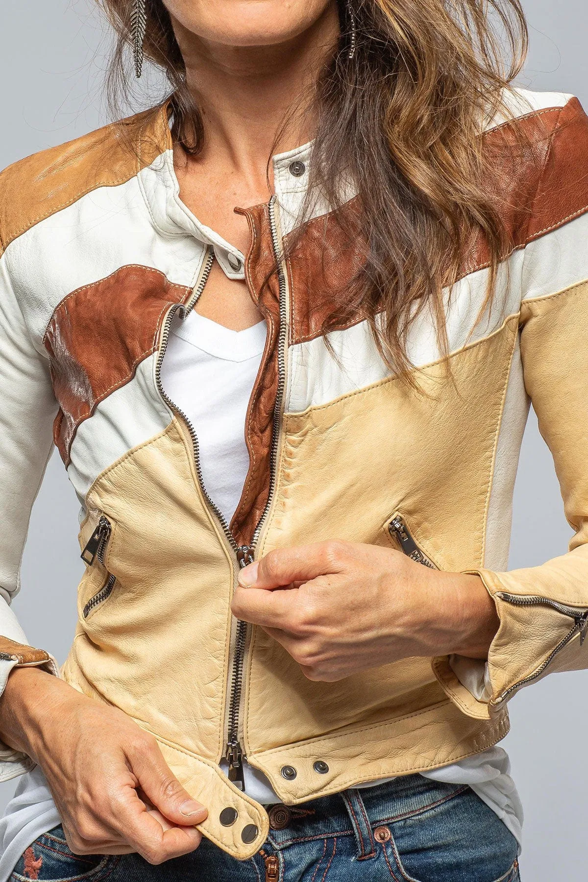 Vespa Jkt In Beige, White, Chocolate
